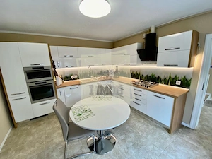 Casa cu 4 camere 3 bai 2 terase si teren 450 mp in zona Parcul Sub Arini - imagine 6