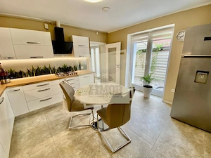 Casa cu 4 camere 3 bai 2 terase si teren 450 mp in zona Parcul Sub Arini - imagine 11