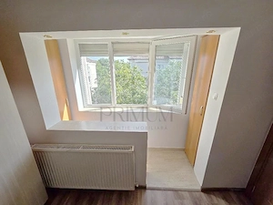 LIPOVEI - 1CAM - RENOVATA -  ZONA LINISTITA - imagine 3