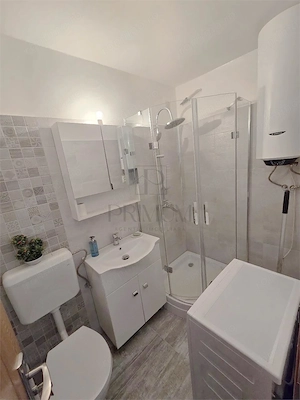 LIPOVEI - 1CAM - RENOVATA -  ZONA LINISTITA - imagine 6