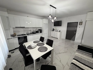 Apartament 3 camere, 61 mp, terasa 21 mp, parcare, zona Eroilor  - imagine 3