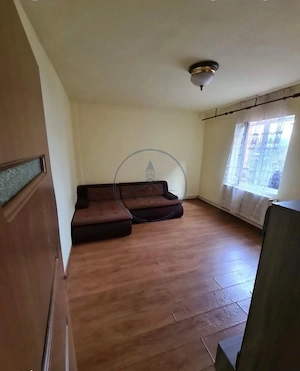 Apartament cu 4 camere și curte comună de vânzare - imagine 2