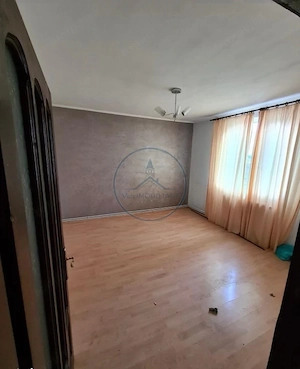 Apartament cu 4 camere și curte comună de vânzare - imagine 4
