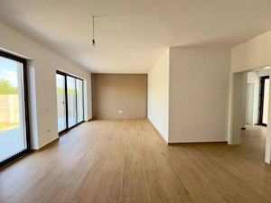Despartit prin baie.Disponibil imediat.Toate utilitatile.La asfalt! - imagine 2