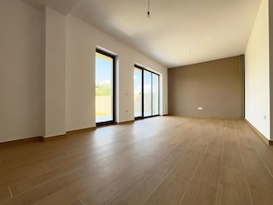 Despartit prin baie.Disponibil imediat.Toate utilitatile.La asfalt! - imagine 3