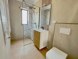 Despartit prin baie.Disponibil imediat.Toate utilitatile.La asfalt! - imagine 16