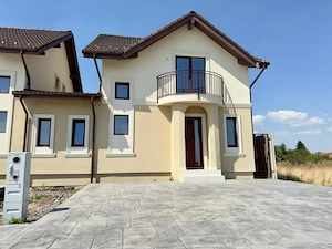 Duplex despartit, FINALIZAT, cu dormitor la parter. Toate utilitatile.
