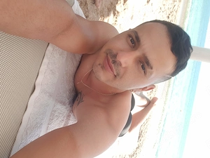Tanar gay nou la tine in oras