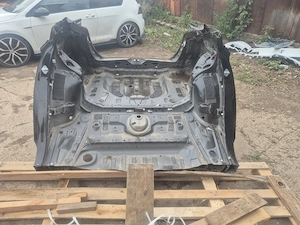 Aripa spate Prius 4 anul 2015- 2022 - imagine 4
