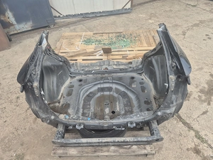 Aripa spate Prius 4 anul 2015- 2022 - imagine 3