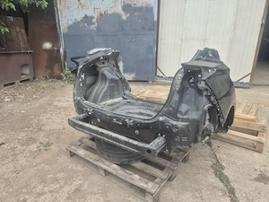 Aripa spate Prius 4 anul 2015- 2022 - imagine 5