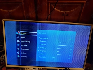 LINIUTE Televizor SMART TV Samsung UE32H6410 Series 6 Smart 3D Full HD LED TV de piese  electronica