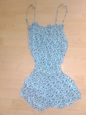 Salopet  nou  cu pantaloni scurti