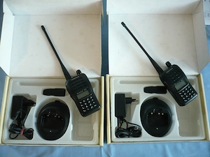 Stații radio portabile Handytron HD-5   147 - 174 MHz   5 W   (2 bucăți)