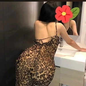 Bruneta 30 de ani eleganta finuta  curata 