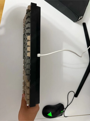 Vând tastatură mecanică Weikav Lucky80 și microfon Fifine AM8 (separat sau pachet)