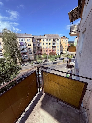 Apartament cu 3 camere de vânzare - imagine 2