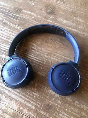 Căști JBL cu bluethoot 