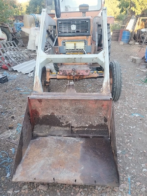 Vând încărcător tractor U650  - imagine 3