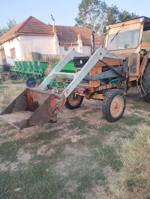 Vând încărcător tractor U650  - imagine 5