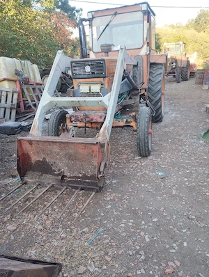 Vând încărcător tractor U650  - imagine 4