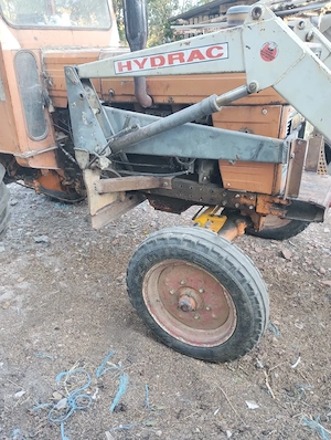 Vând încărcător tractor U650  - imagine 2
