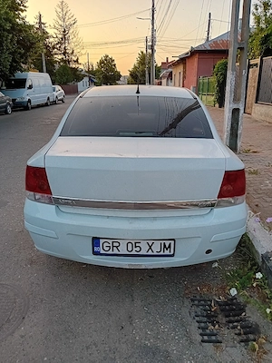 Opel Astra 1,2. - imagine 3