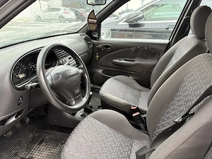 Vând Ford Fiestă 1.2, 16 valve, benzina, an 2001 - imagine 2