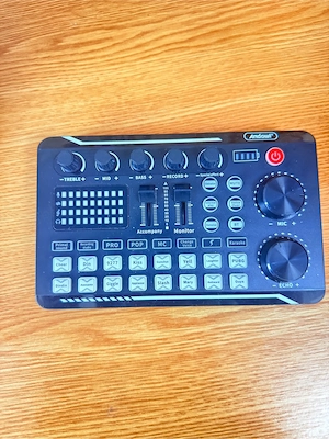 Vând mixer audio