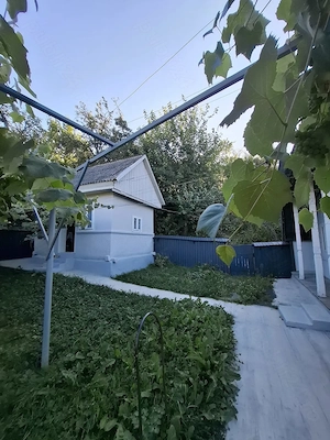 Vând teren intravilan 3488 mp  cu casă bătrânească și anexe pe el - imagine 2