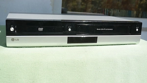  Video recorder combo VHS cu DVD player incorporat LG model V190 