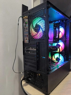 PC gaming  Intel i7 4790k ,  16GB 2400 mhz, 512 ssd+500hdd