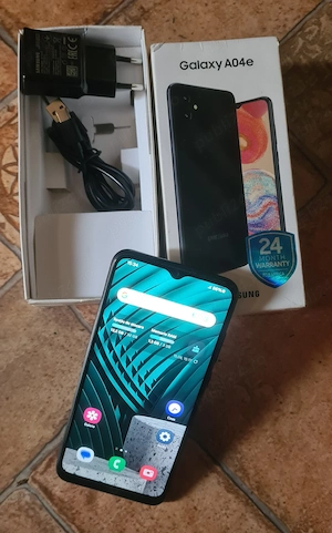 Samsung Galaxy A04e în cutie, cu încărcător rapid și cheiță ptr SIM