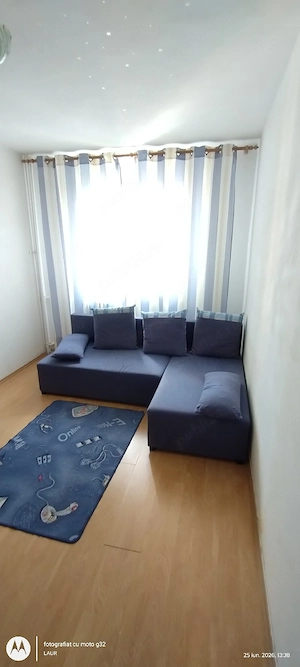 vând apartament cu trei camere 