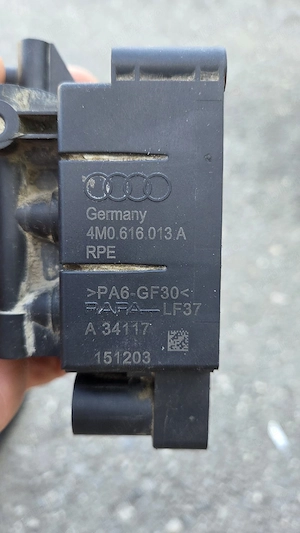 Audi Q7 Model 4M pompă ulei,bloc valve perne aer ,supapă ploscă frănă - imagine 3