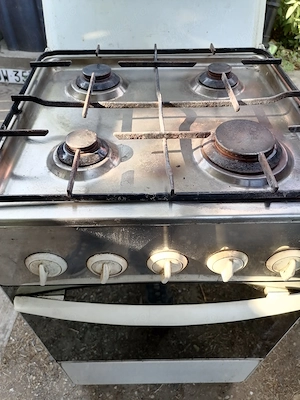 Aragaz cu patru ochiuri și cuptor pe gaz inox 
