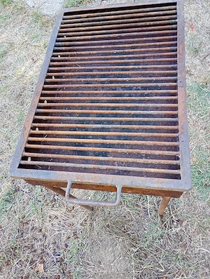 Gratar metalic pe carbuni picioare detasabile dim 60-40cm