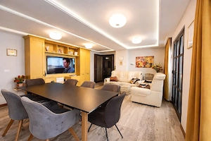 Villa       in Regim Hotelier - imagine 2