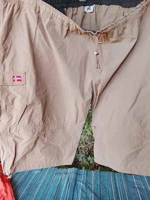 pantaloni scurti