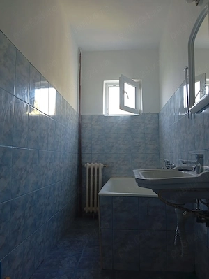 Închiriez apartament 2 camere zona Rogerius str Traian Lalescu vizavi.de.casa minunata - imagine 2
