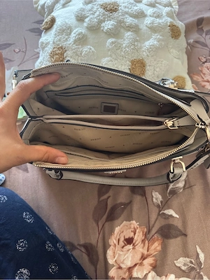 Geantă originală GUESS   650lei    