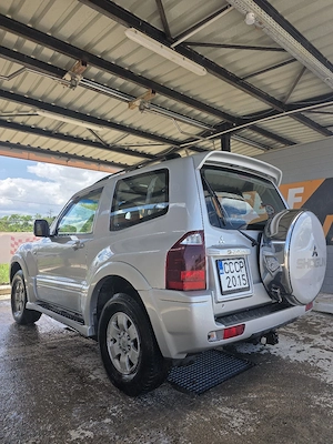 Vând Sau Schimb Mitsubishi Shogun  An 2004 3 uși, motor 3.2 diesel, tracțiune 4x4, volan pe dreapta. - imagine 5
