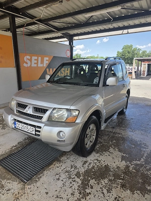 Vând Sau Schimb Mitsubishi Shogun  An 2004 3 uși, motor 3.2 diesel, tracțiune 4x4, volan pe dreapta. - imagine 2