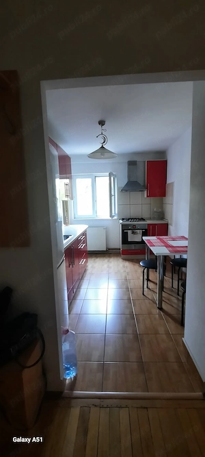 Apartament spatios cu 3 camere decomandate, fiecare cu balcon 