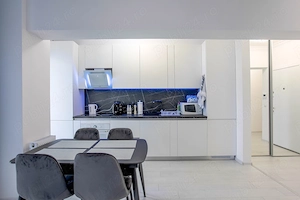 Apartament 3 camere cu vedere la lac, mobilat si utilat lux, parcare subterana - imagine 4
