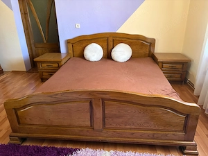 Mobilier dormitor din lemn de stejar   pat, dulap, noptiere și comodă + birou