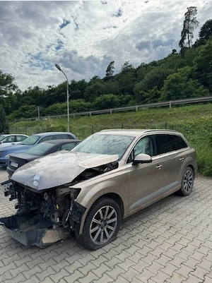 Q7 avariat S Line - imagine 3