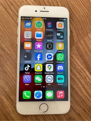 Telefon iPhone 7 Silver 128gb memorie,Liber de rețea,baterie 80%.Estetic arata nou cu incarcator si 