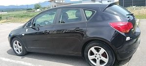 Opel astra j 2011 - imagine 3