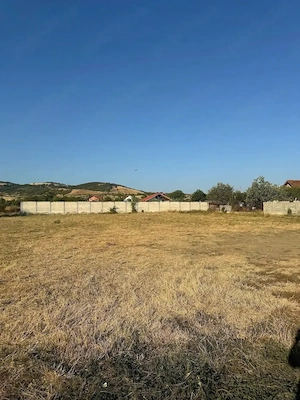 Vând teren în comuna Izvoru Bîrzii